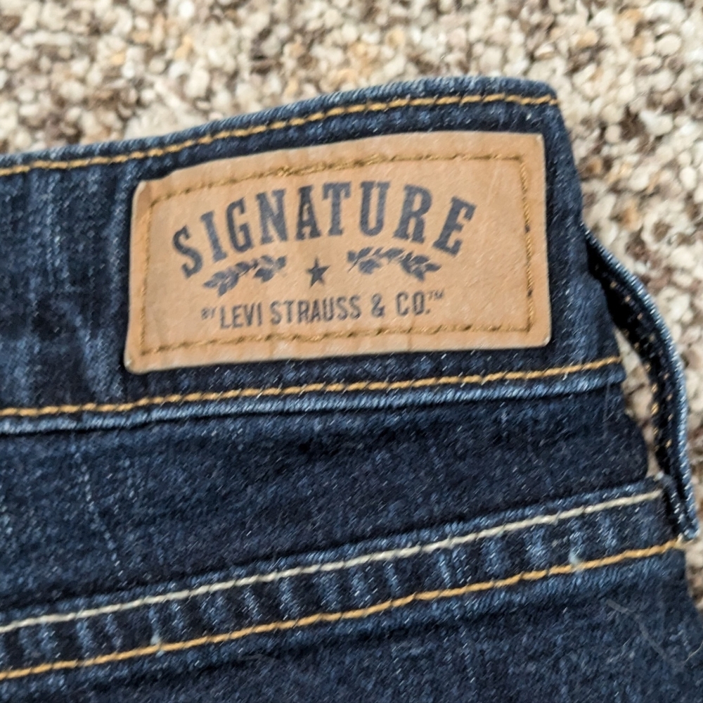 Woman's Sz 18 (40"X10") LEVI Levi Strauss Signature Dark Blue Bermuda Shorts - Picture 3 of 8